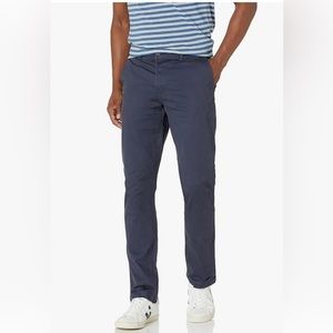 Amazon Essentials Men's Athletic-Fit Washed Comfort Stretch Chino Pant